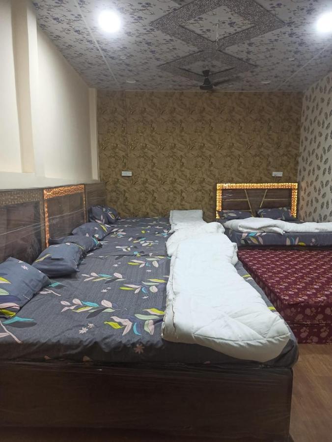 Shree Kashi Govardhan Dham Hotell Ujjain Exteriör bild